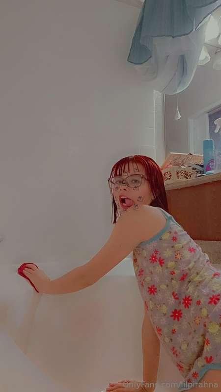 Lilpirahna, the cleaning lady.... 🧹🧽🧼