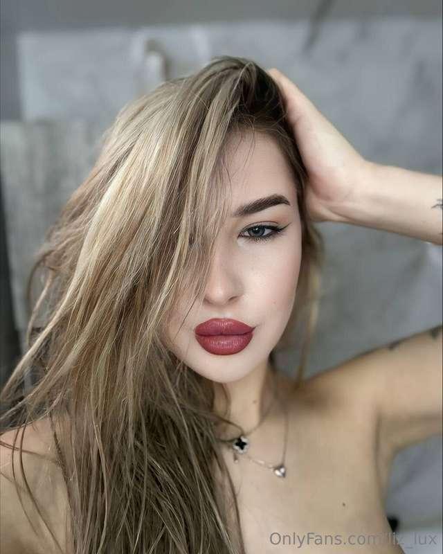 Who needs a filter when you’ve got red lips? 😘💄Feeling cute,..
