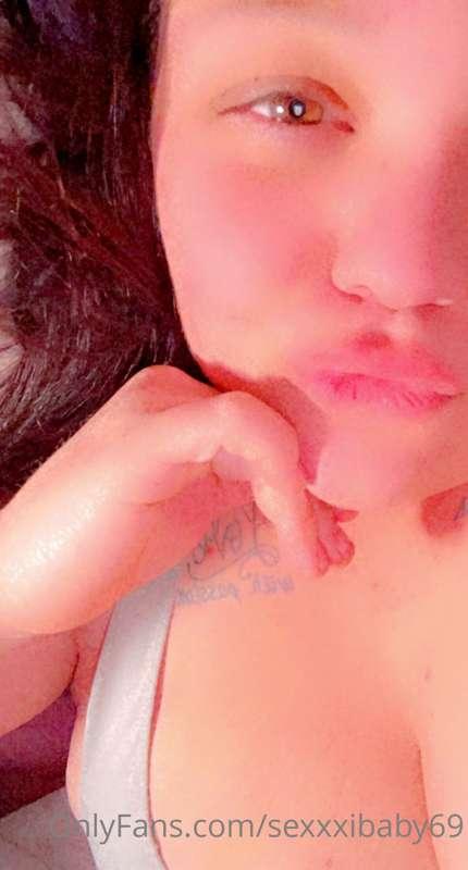 Who likes a pregnant slut with a wet pussy 🤤