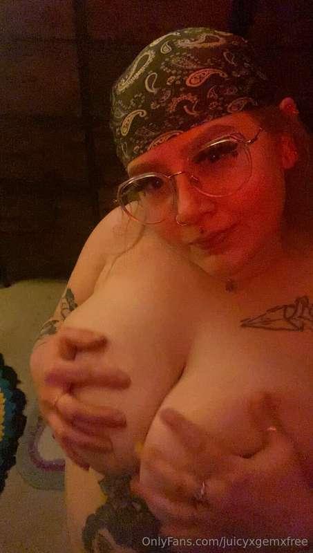 wanna watch me play with my huge boobs?? 😌😋