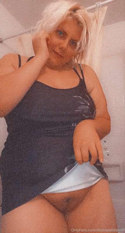 chubbywhitemilf image #0
