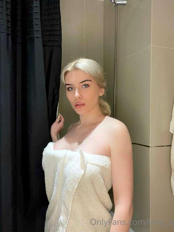 After an evening shower, I want a HOT story about what we co..