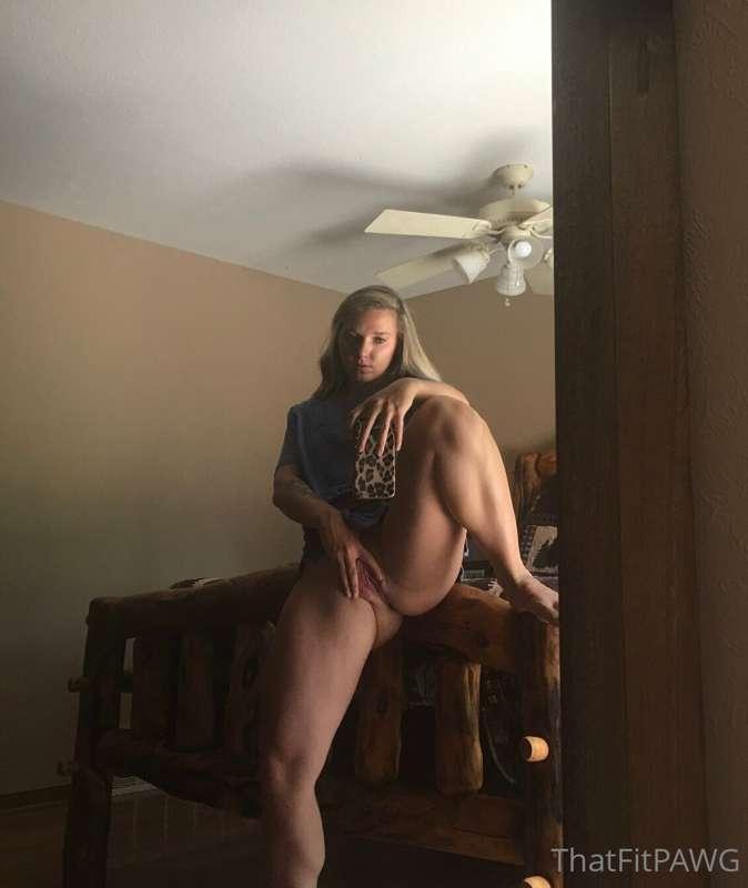 Opening the week with my phat pussy 😘