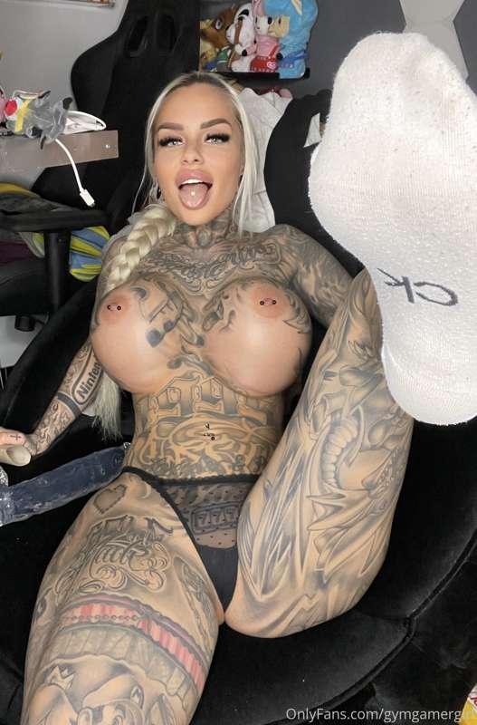 👃🏼Are you a 🧦 sock or 🦶 lover babe ? I sell my used socks an..