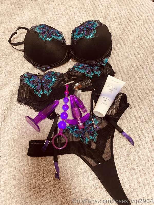 Hmmm my order turned up! 😈 best new year present so far!..