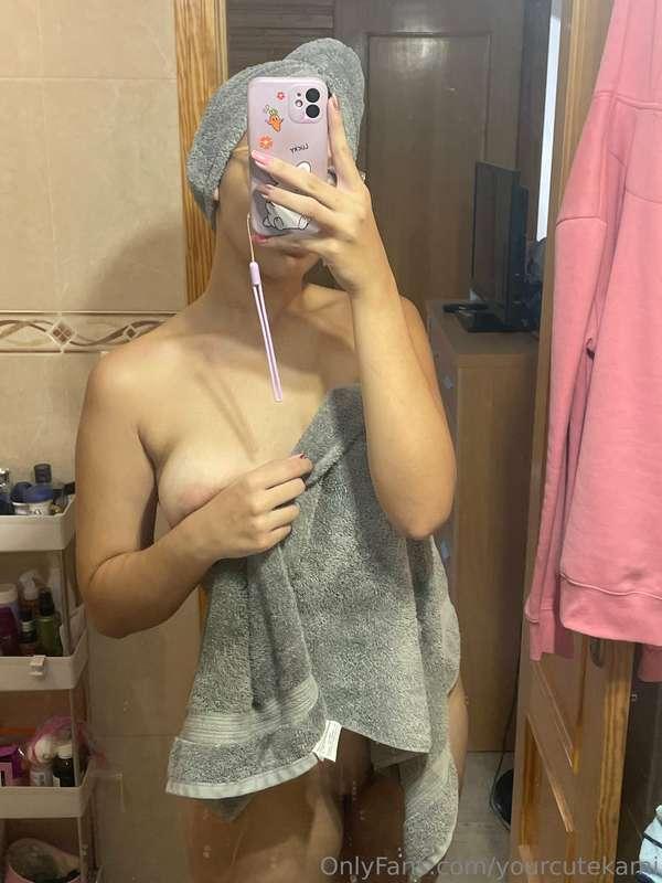 Tits & pussy freshly bathed, want to lick?😘