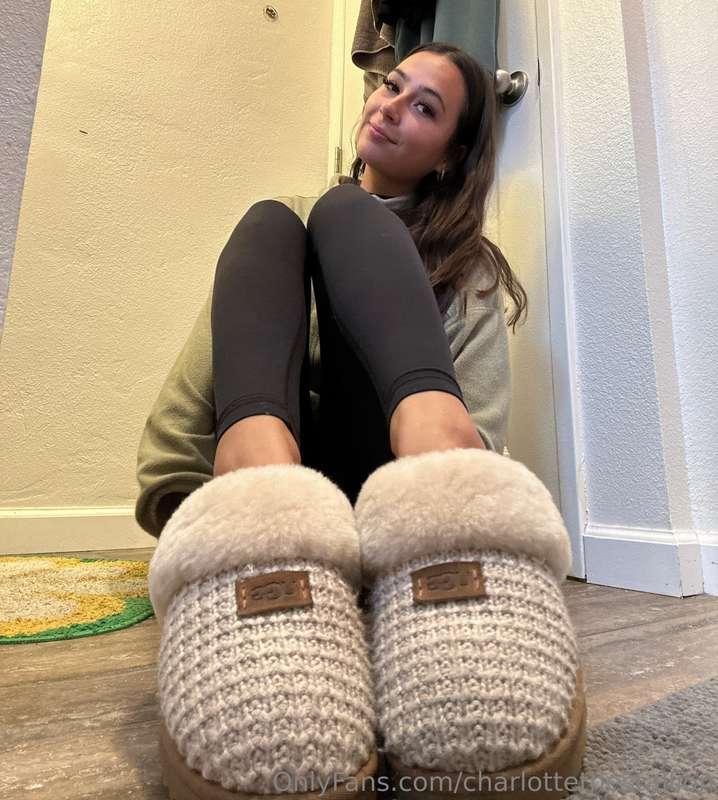 I miss milking with my feet😭😭😭😭 I’ll be back soon xoxoxoxo