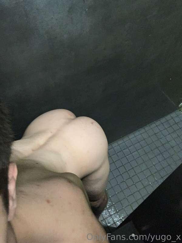 Hey, qui me rejoint dans les douches de la salle🙃