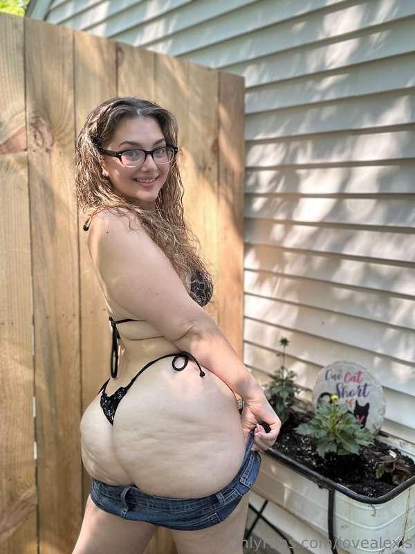 Tip any amount for juicy cellulite booty love & appreciation..