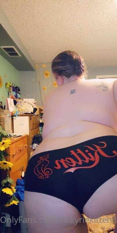 Don't you guys want more of me? Any requests send me a messa..