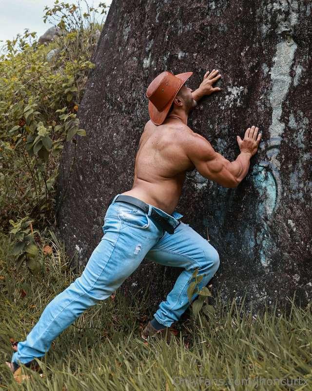 That's how my cock is, hard as this rock 🍆
