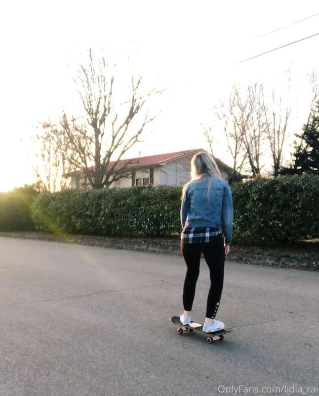 It was finally nice outside (still cold though 🥶) 
Which vie..