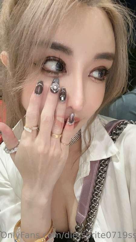 https://likey.me/sprite0719ss
想跟我聊天?
來LIKEY找我吧