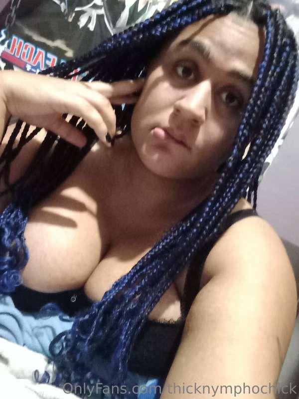 Don't you just love it when  my boobs want out of my bra. 😏