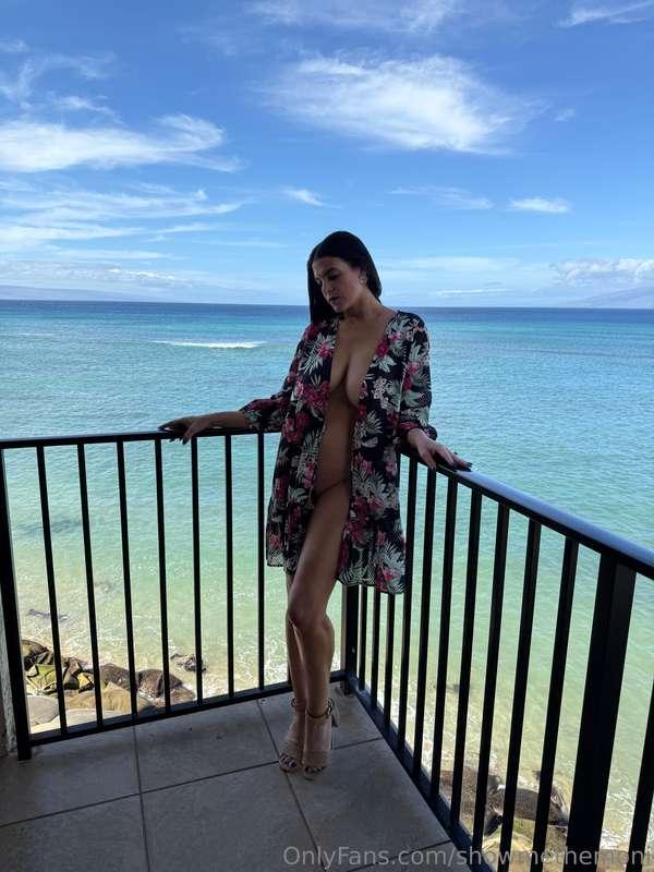 Gorgeous balcony pics to brighten your hump day! ☀️ Views fo..