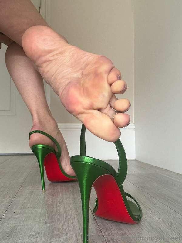 My sweaty sole needs your tongue