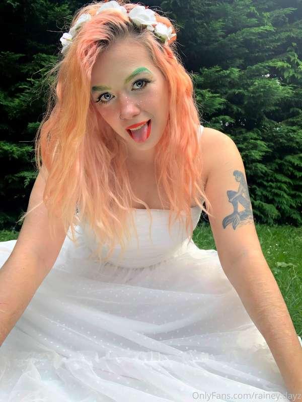 I look like a jilted bride 😂  How do we feel about the model..