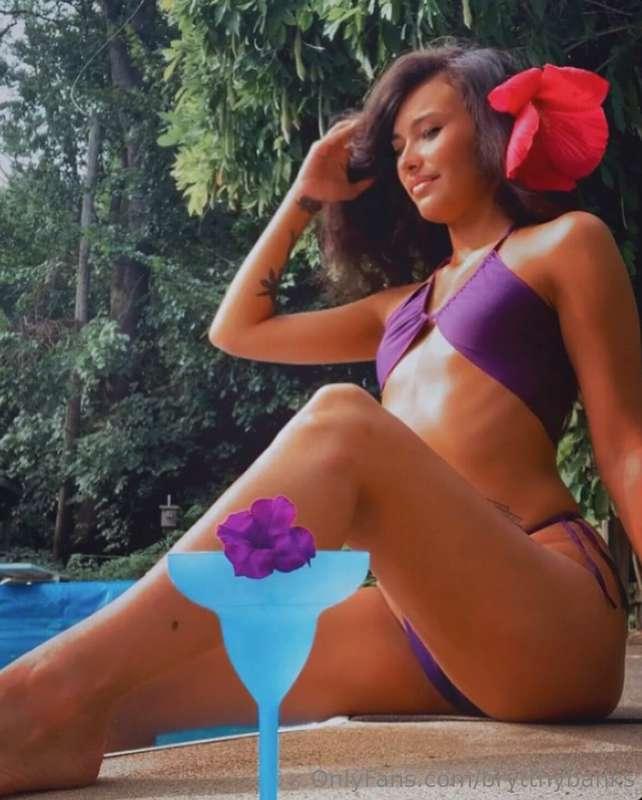 Who’s ready for summer ⁉️🌞💦 I know I am 🤭😈