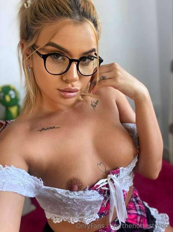 CUTIEST BARBIE DOLL @natalietemp69 IS WAITING FOR U😈🥵

NAUGH..