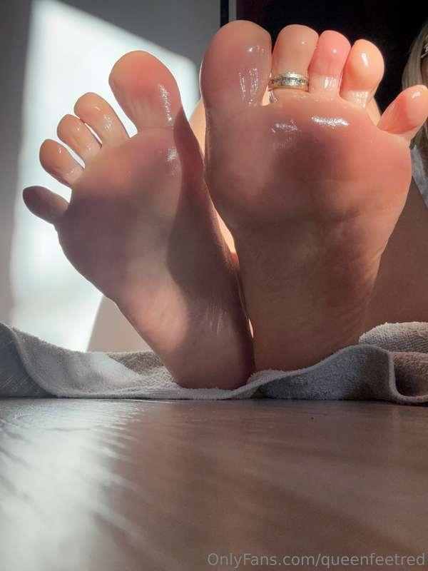 queenfeetred image #1
