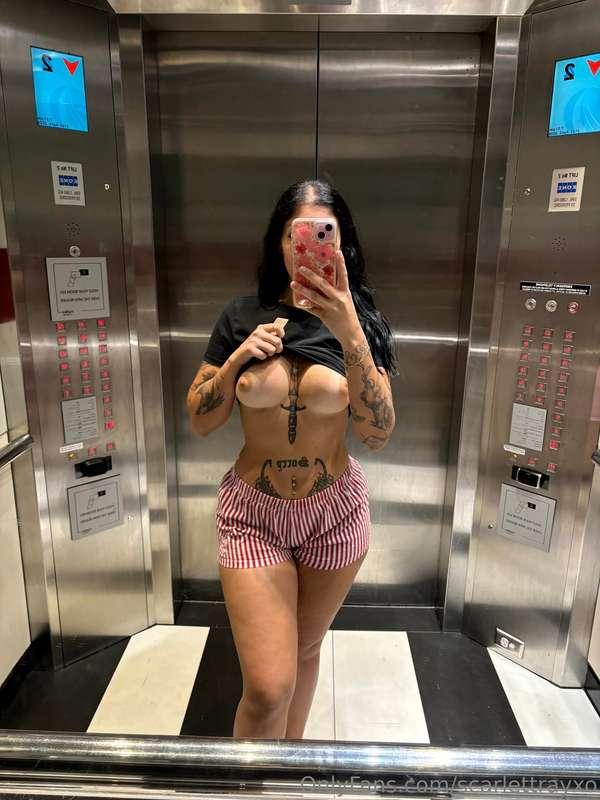 Elevator quickie? Anyone? 💗😈