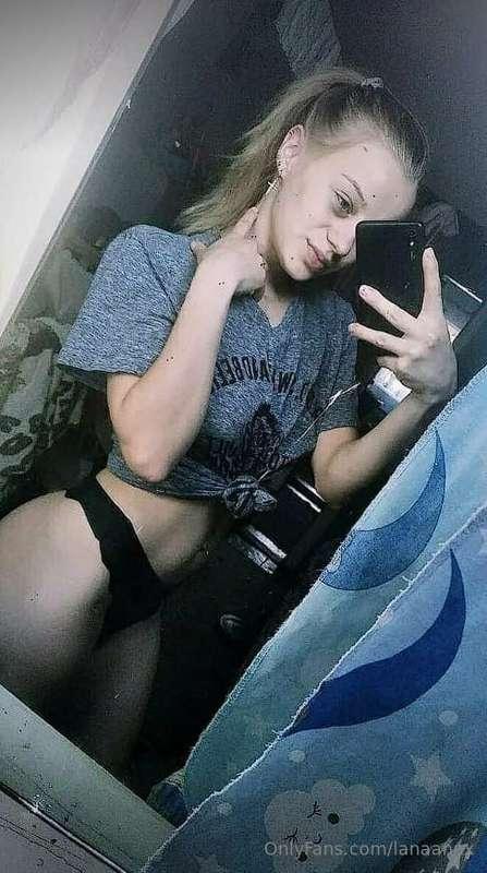 FRONT or BACK with @anita-mode - this super nude explicit se..