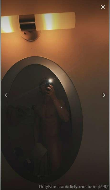 Hung 23 year old 🍆 
Custom content and sexting available at ..