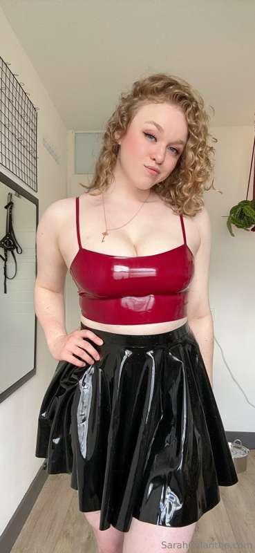 Showing off in my shiny latex ✨