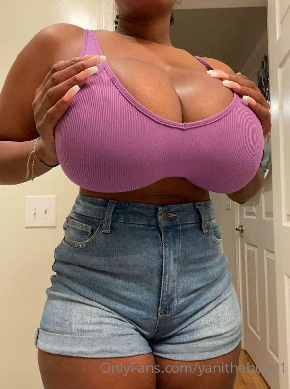 A juicy new video is hitting your dms and trust me its VERYY..