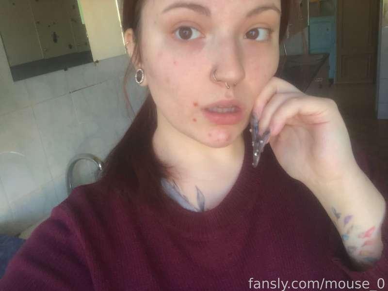 And I love my vibe when I'm not wearing makeup at home ☺️

#selfie #pierced #piercing #egirl #alt #tattoo #tattooed