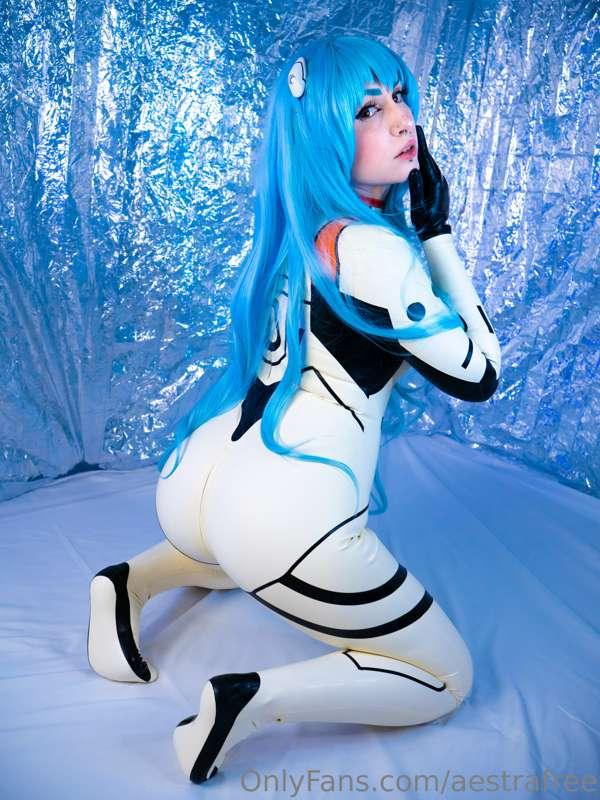 Latex butt~   Would you unzip?
