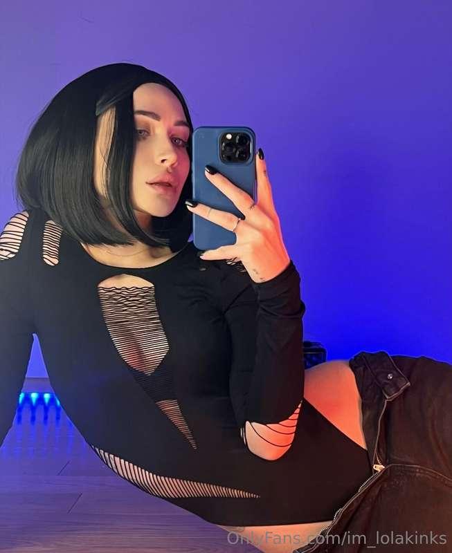 I bet you won't be able to look away..... 🖤👀Dare to check it..