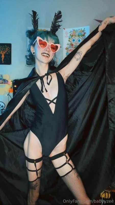 happy halloween from sexy mothman 🖤