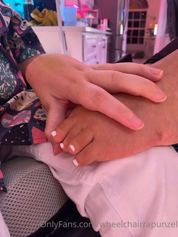 Disabled hand greets disabled foot  Happy new year ✨💓