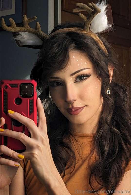 I think this orange theme is adorable but female deer don't ..