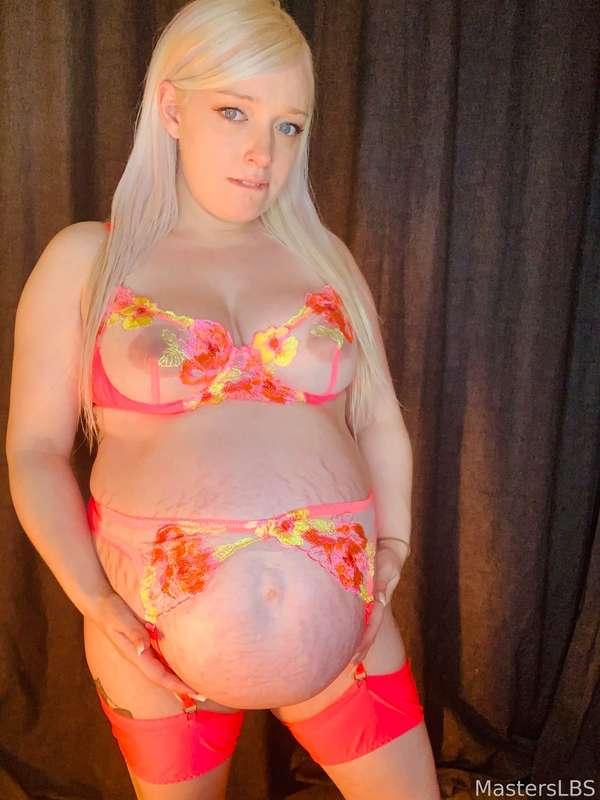 I love the way this makes my body look 

#fyp #pregnant #bigtits #bigboobs #preggo #bump #mom #mommy #mum #mummy