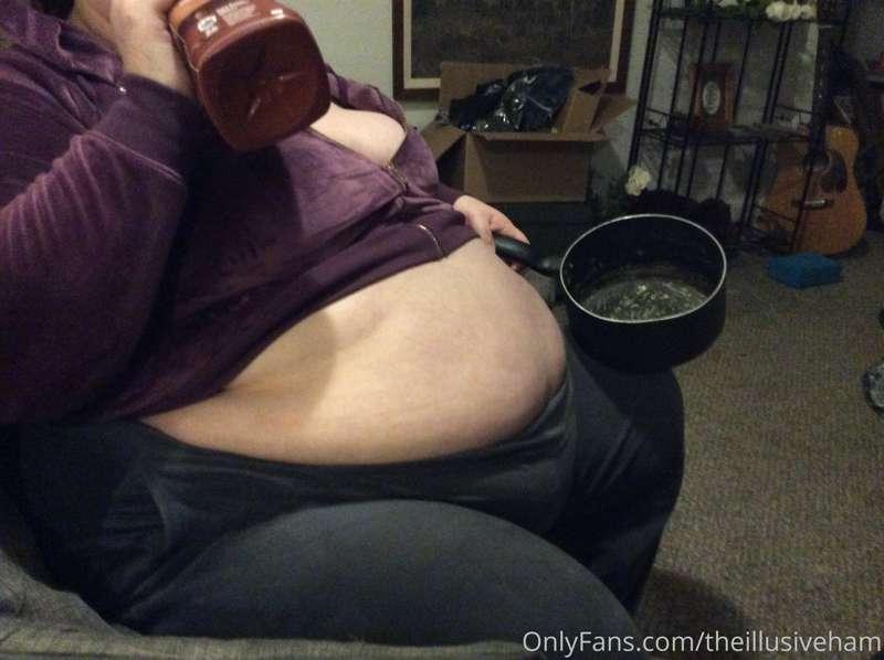 When you devour a whole big pot of mac & cheese and you stil..