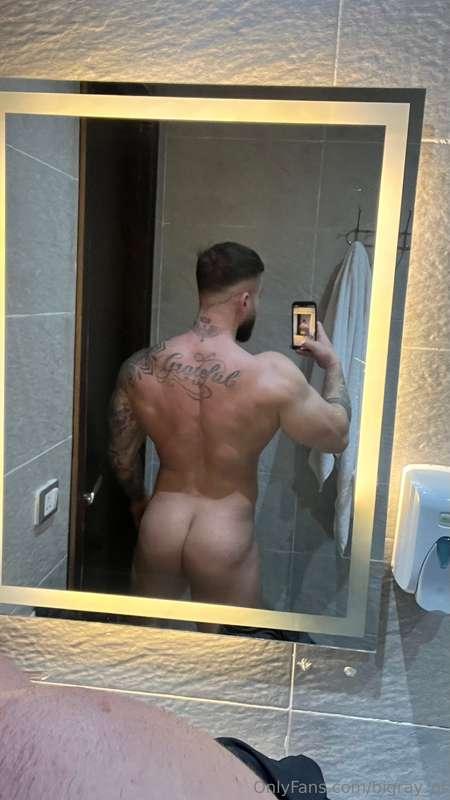 How long can you resist this strong back and this ass beggin..