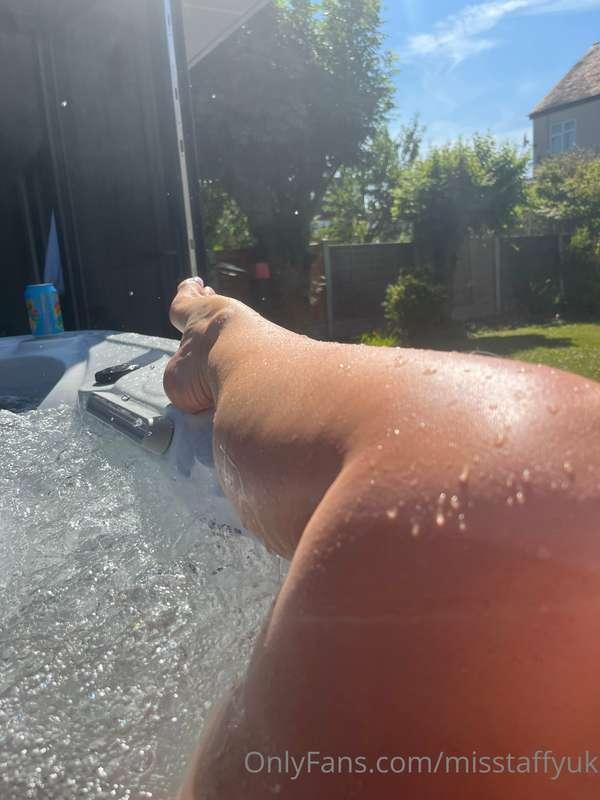 Bit of leg from the hot/cool tub!