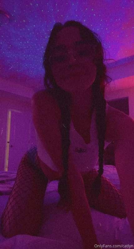 pretty n horny.. like spam my pics for more posts!