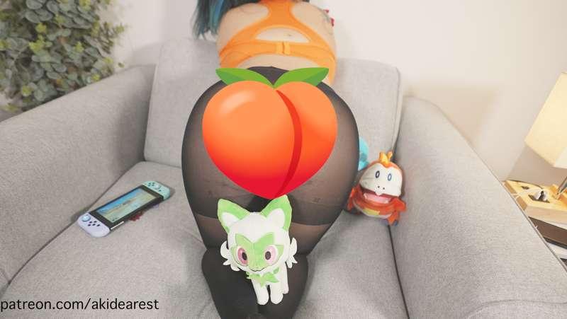 SO MUCH  🍑  🍑  🍑