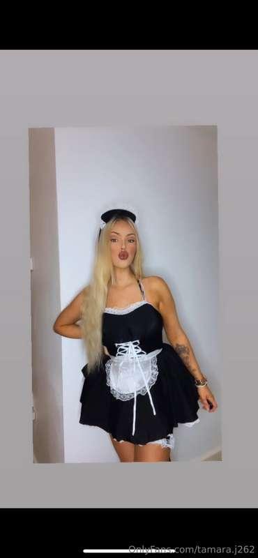 Who wants to watch me be a dirty maid n clean the house 🤪
