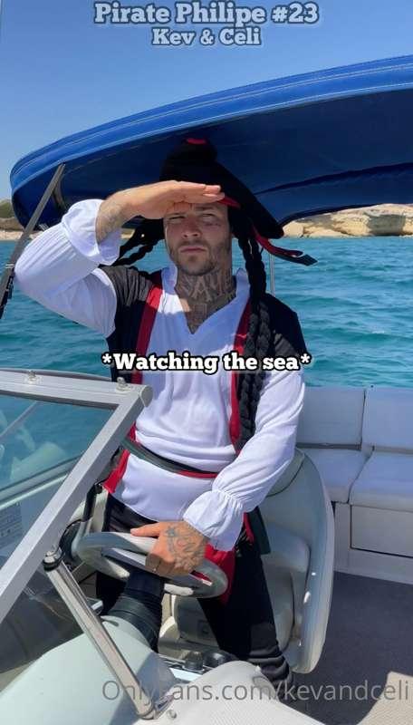 TikTok Pirate Philipe #23 is on the Sea now 🌊
He found a cas..