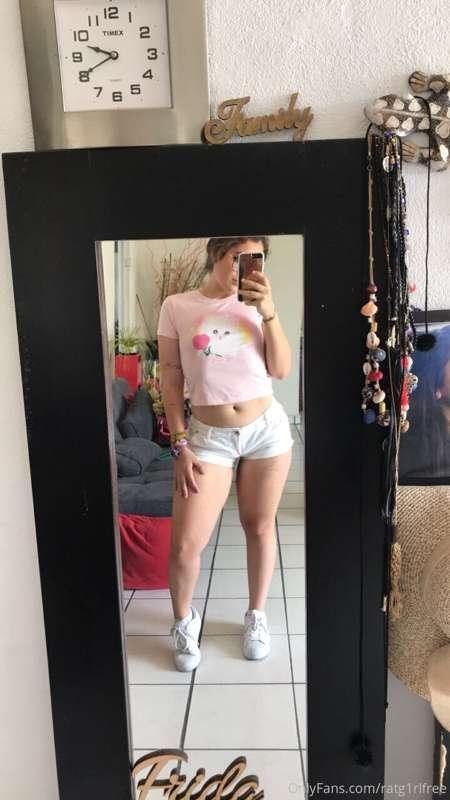 good morning ⭐️ who wants to talk? 😙 i can be your sweetest ..