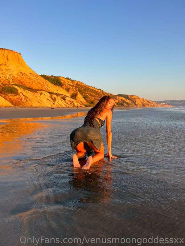 More beautiful moments from the nude beach 🐚