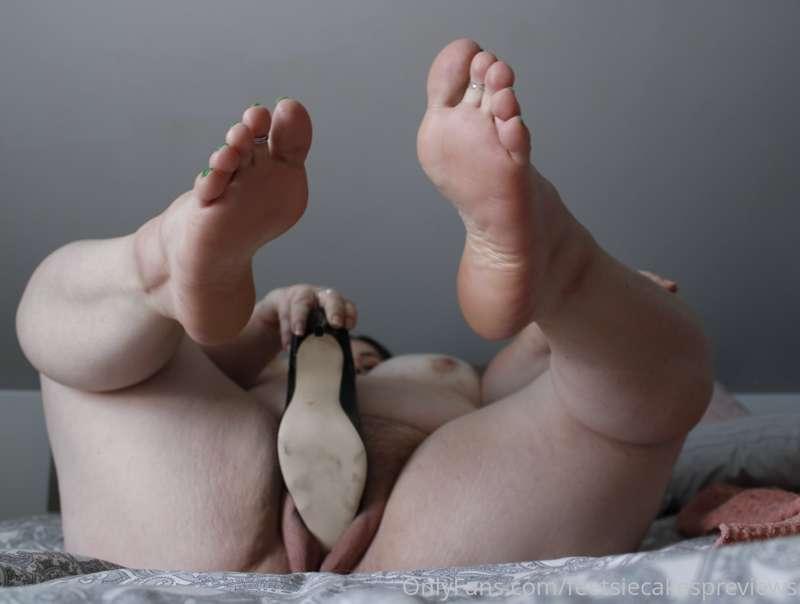 feetsiecakespreviews image #1