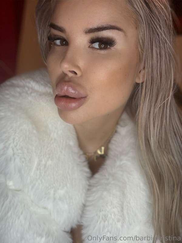 Mmm babe… staring into your eyes like this turns me on 💖 are..