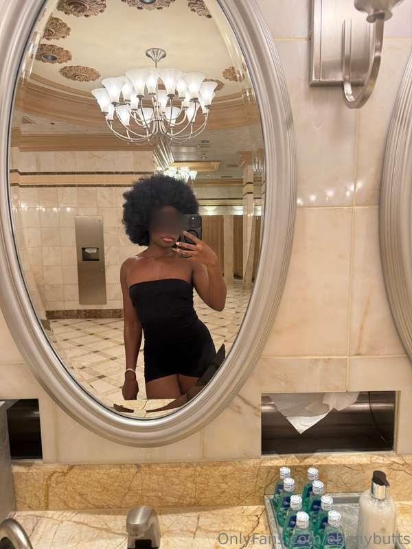 I love taking selfies for my white daddies 😘
