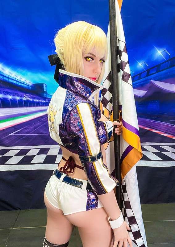 Alter Saber Racing Selfie Set Preview