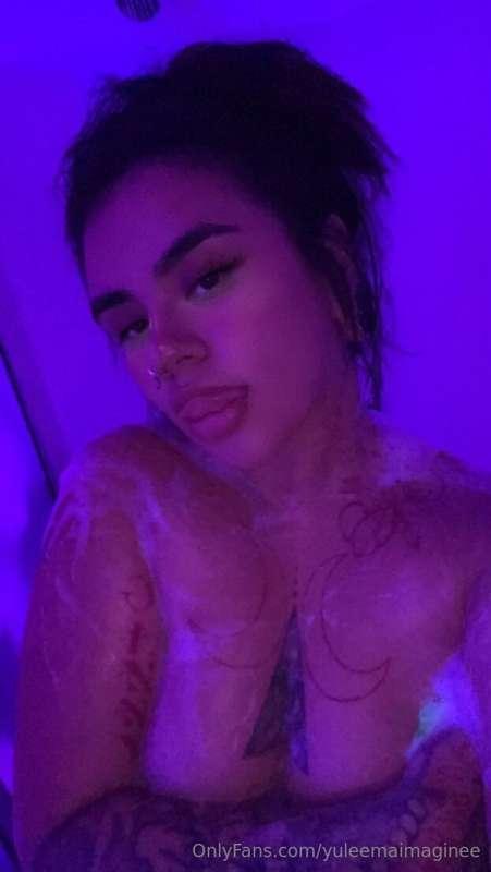 I love morning showers 😘 come join me 😈